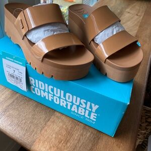 REEF Cushion Vista Higher - Natural Patent size 7